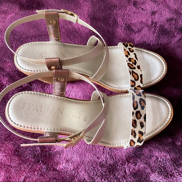 Italian Shoemakers Wedges - Picture 2 of 4